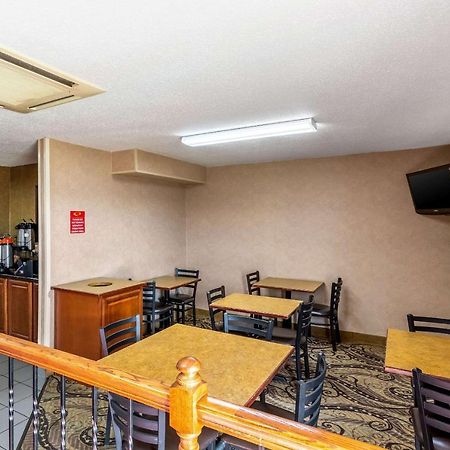 Econo Lodge Inn & Suites Evansville Stevenson Kültér fotó
