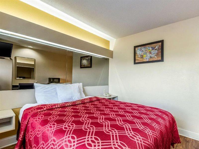 Econo Lodge Inn & Suites Evansville Stevenson Kültér fotó