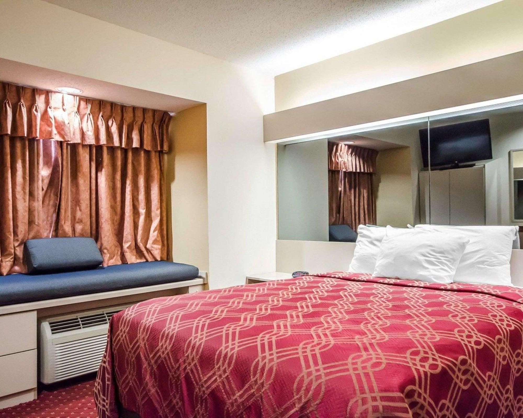 Econo Lodge Inn & Suites Evansville Stevenson Kültér fotó