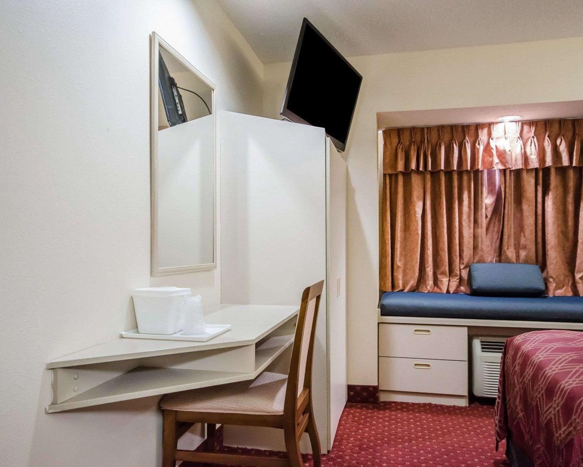 Econo Lodge Inn & Suites Evansville Stevenson Kültér fotó