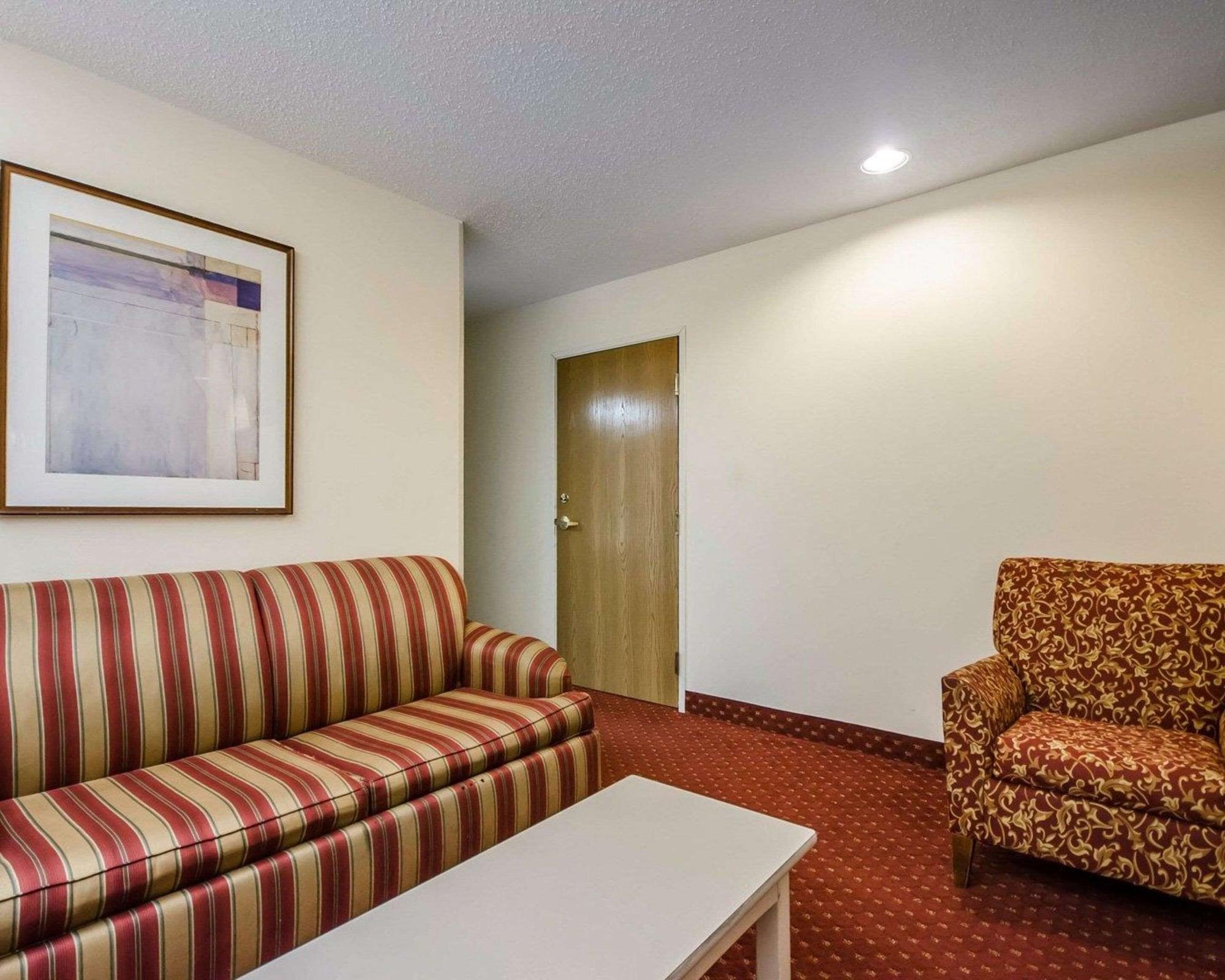 Econo Lodge Inn & Suites Evansville Stevenson Kültér fotó