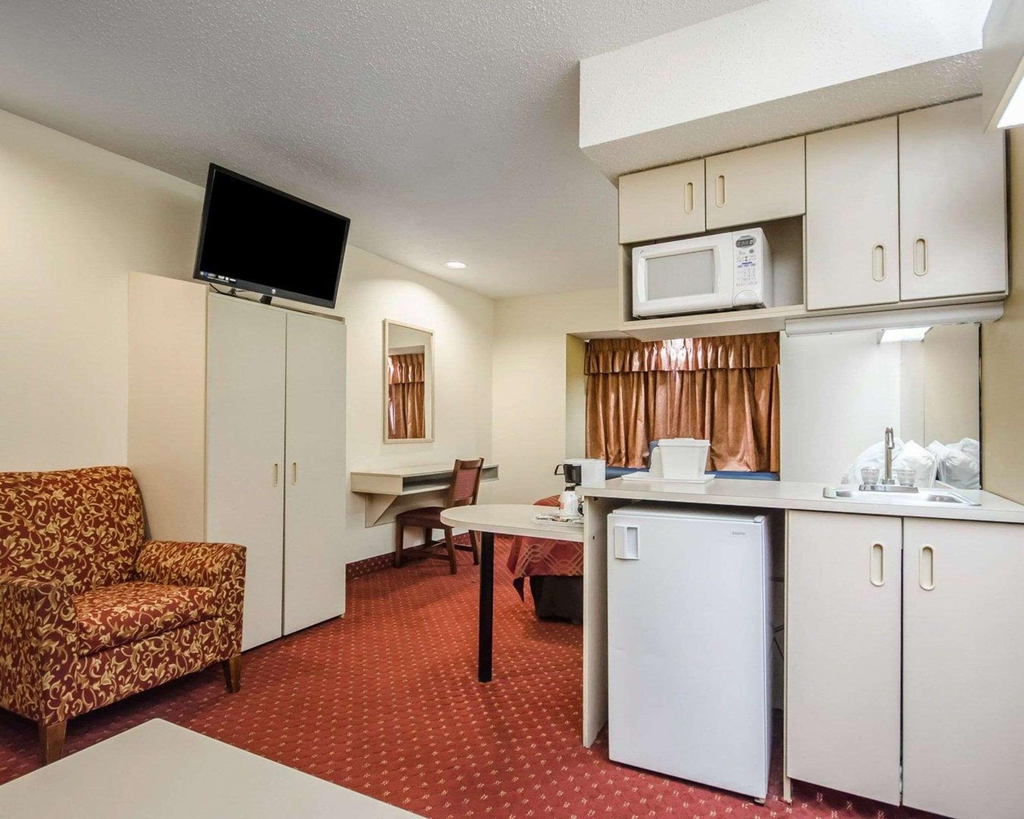 Econo Lodge Inn & Suites Evansville Stevenson Kültér fotó