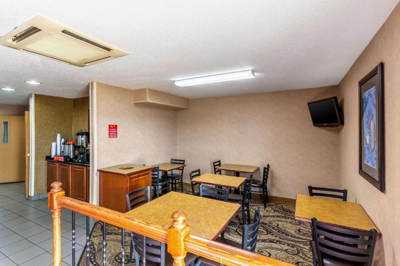 Econo Lodge Inn & Suites Evansville Stevenson Kültér fotó